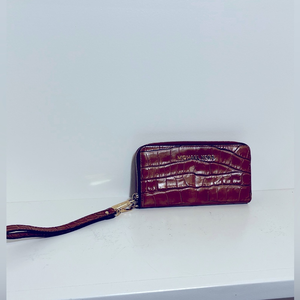 Michael Kors wallet- wristlet- zip close